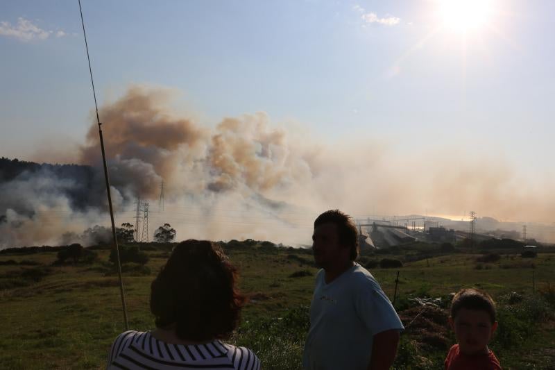 Incendio en Avilés cerca de las instalaciones de Alcoa