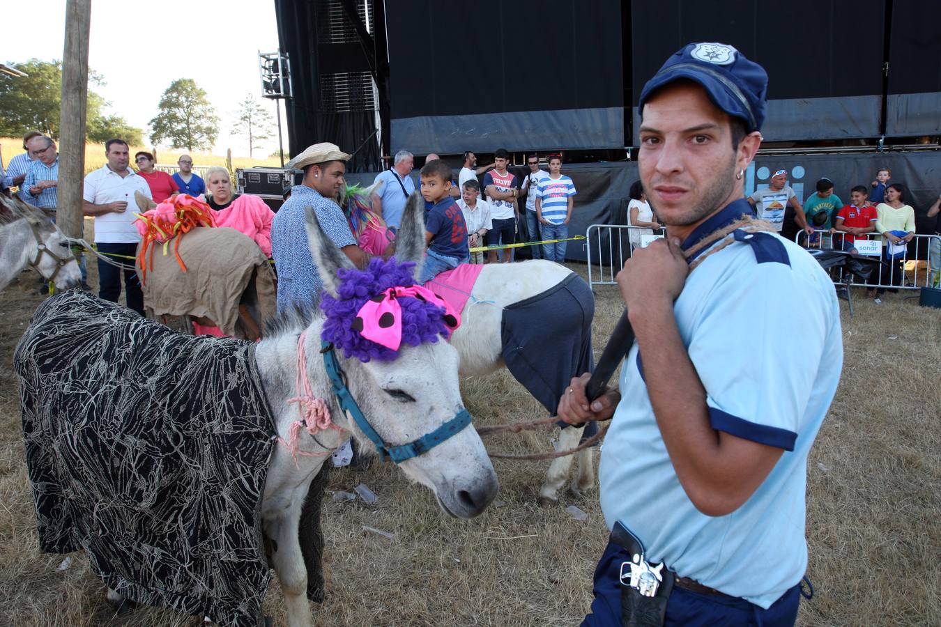 Callao disfruta de la carrera con burros