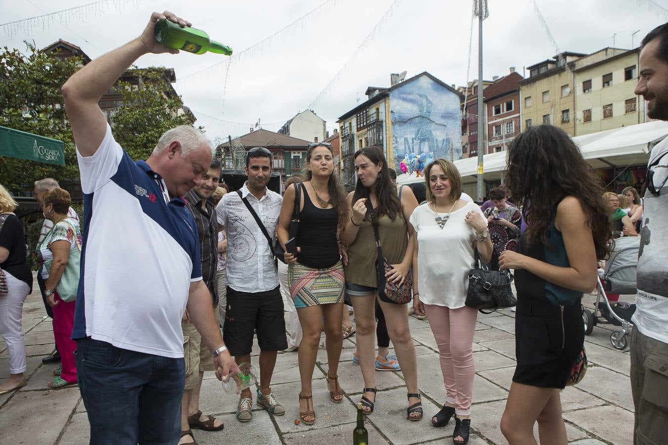 Concurso de escanciadores del Festival de la Sidra de Nava