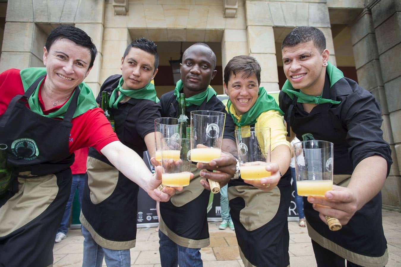 Concurso de escanciadores del Festival de la Sidra de Nava