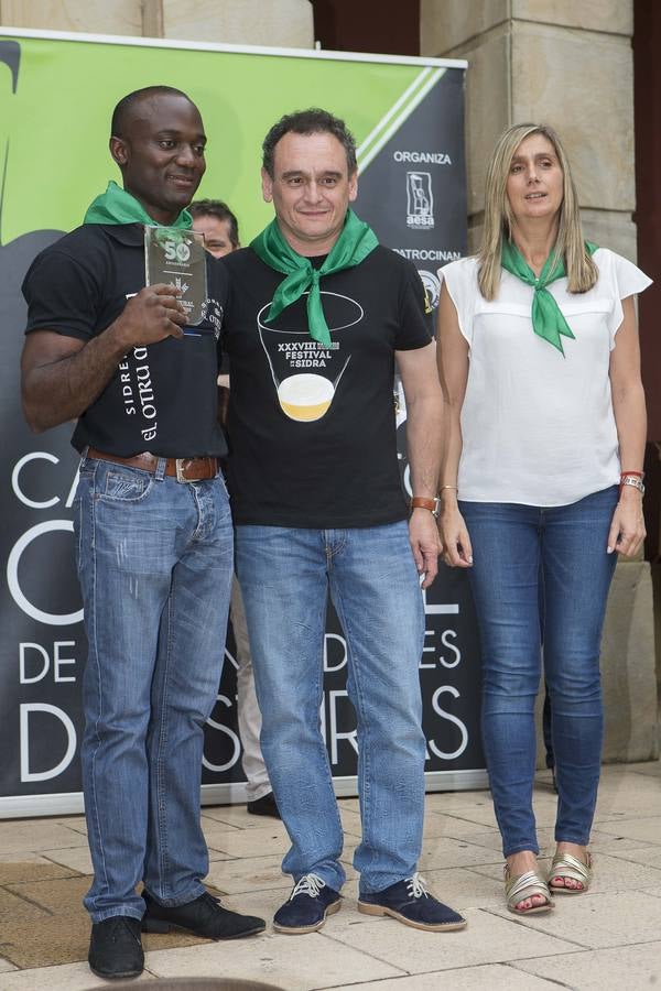 Concurso de escanciadores del Festival de la Sidra de Nava