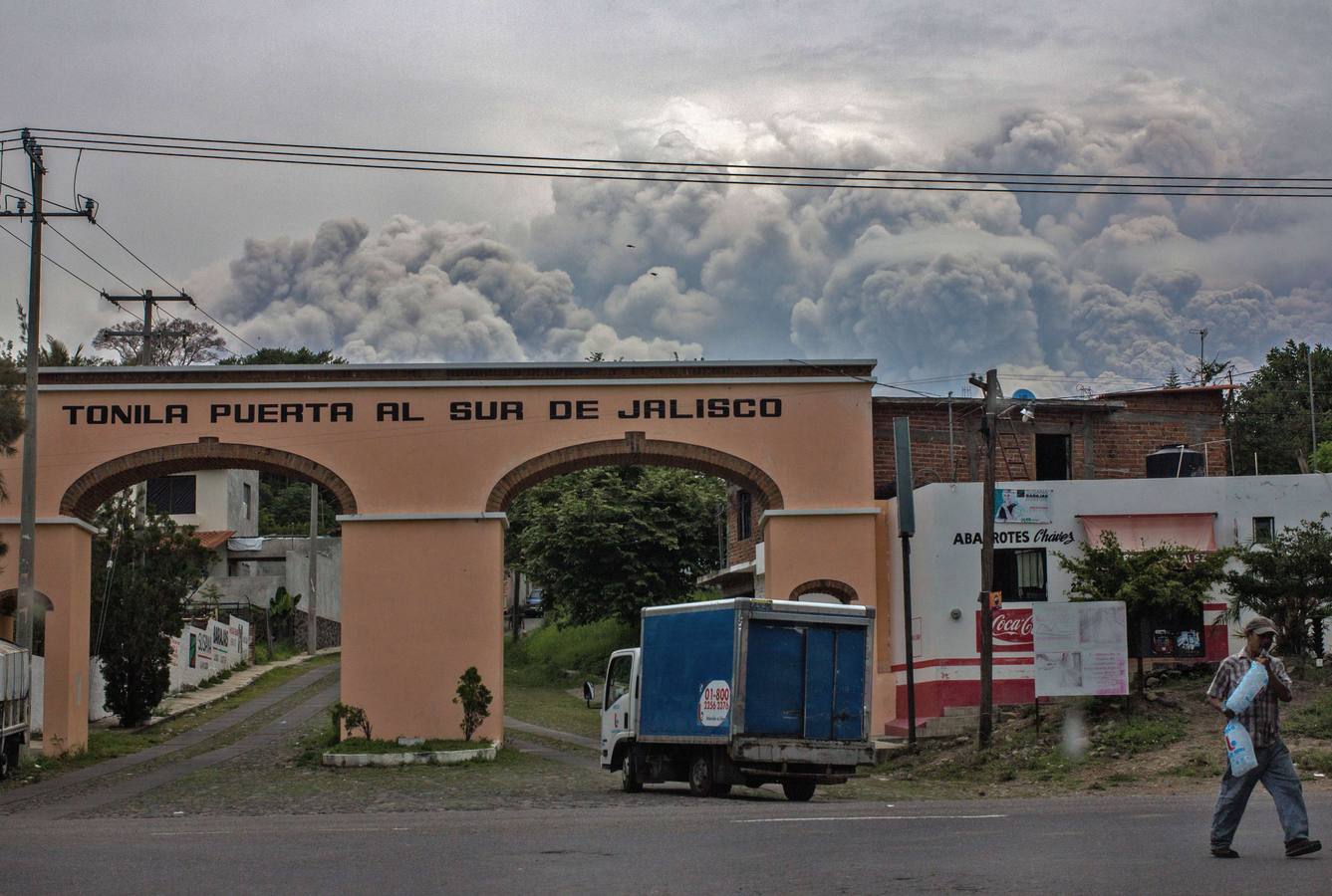 México vigila el volcán Colima