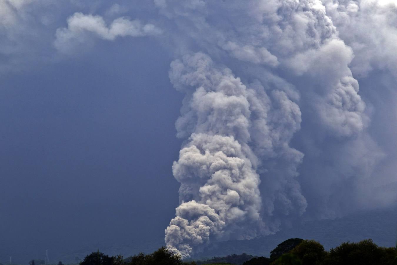 México vigila el volcán Colima