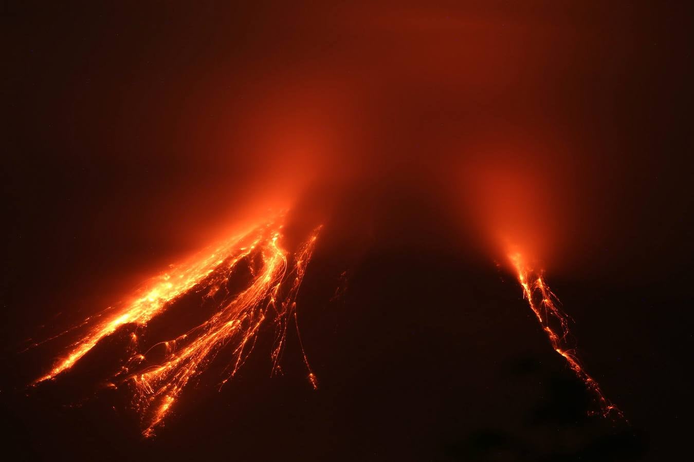 México vigila el volcán Colima