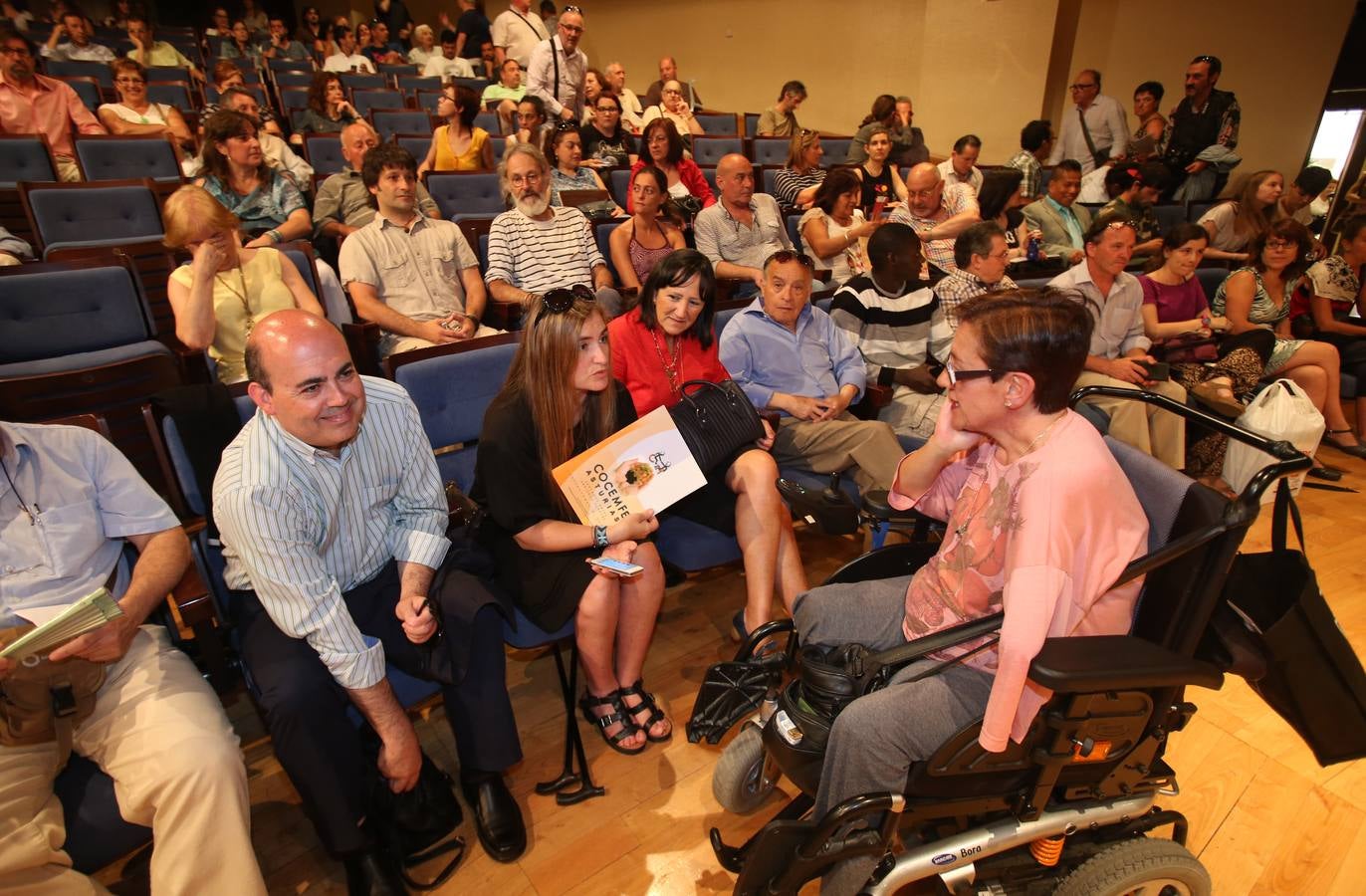 Ana Taboada se reúne con el movimiento asociativo de Oviedo