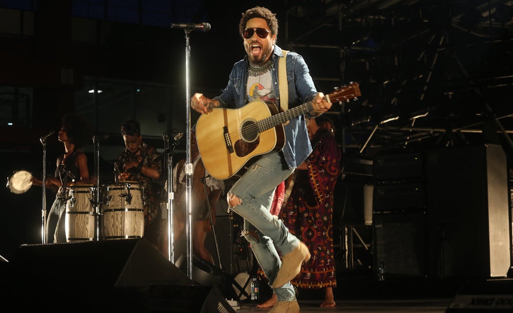 Gijón vibra con el rock de Lenny Kravitz
