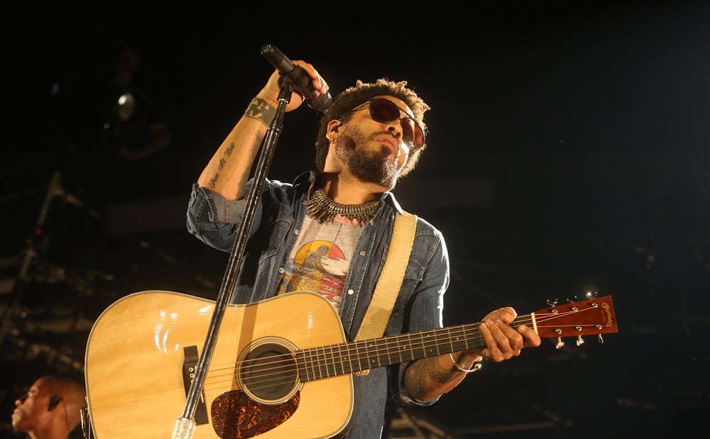 Gijón vibra con el rock de Lenny Kravitz