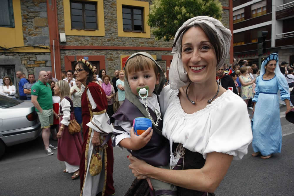 Desfile del medievo en El Entrego