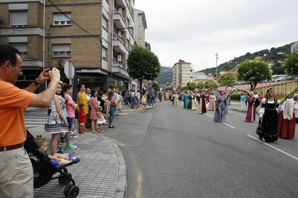 Desfile del medievo en El Entrego