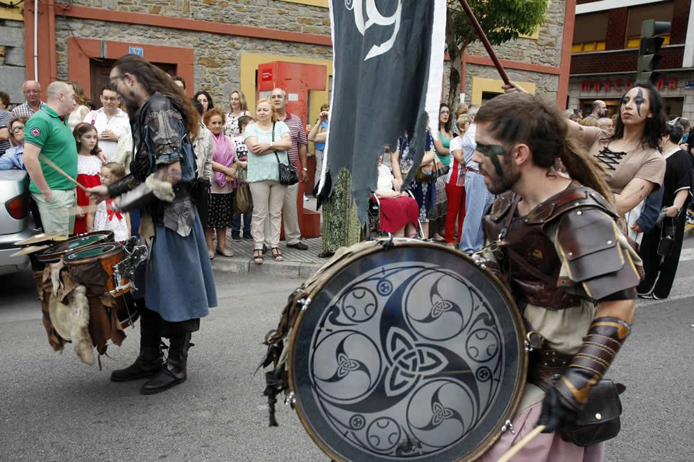 Desfile del medievo en El Entrego
