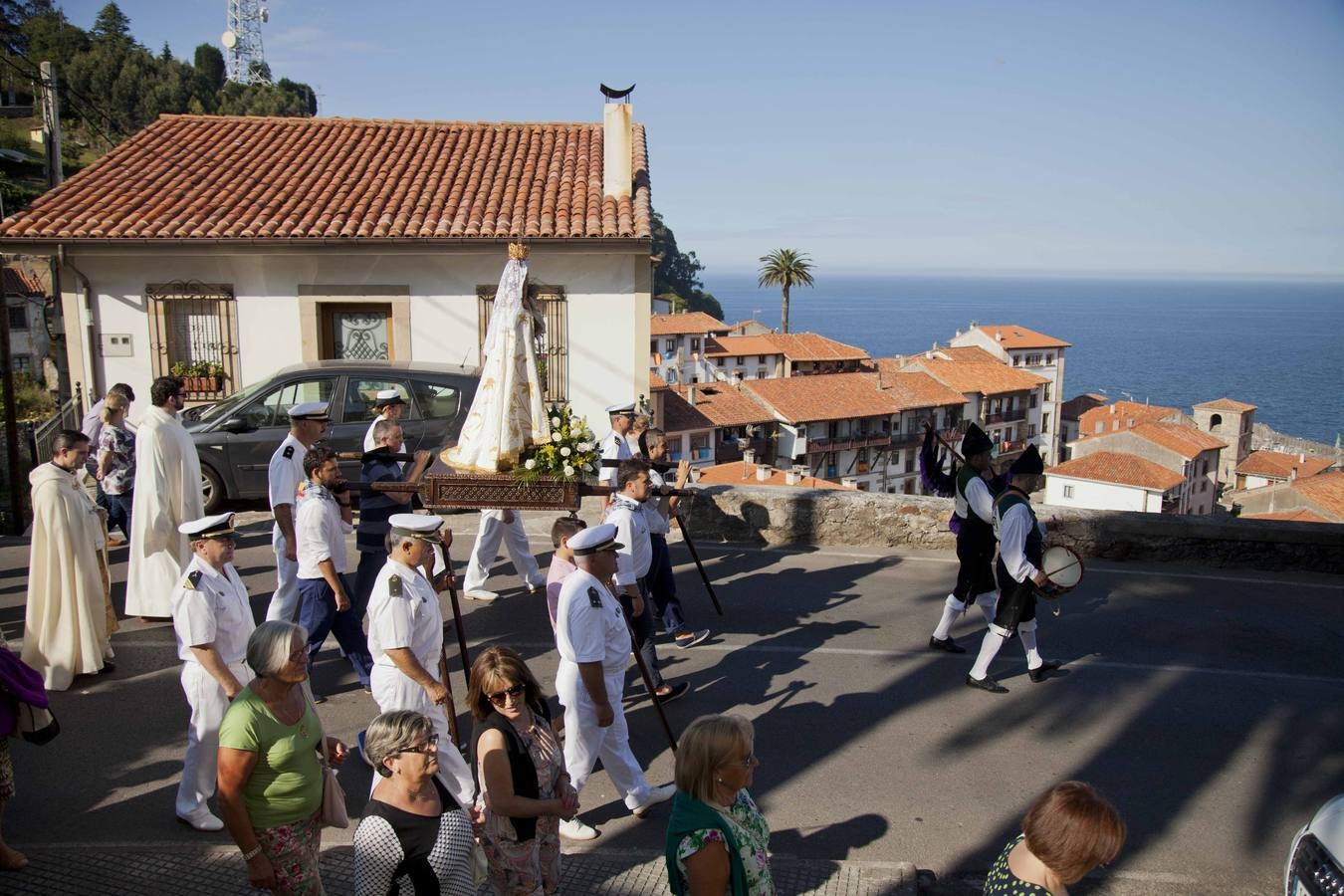 Lastres se vuelca con la celebración del Carmen