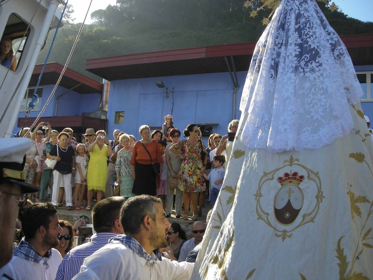 Lastres se vuelca con la celebración del Carmen