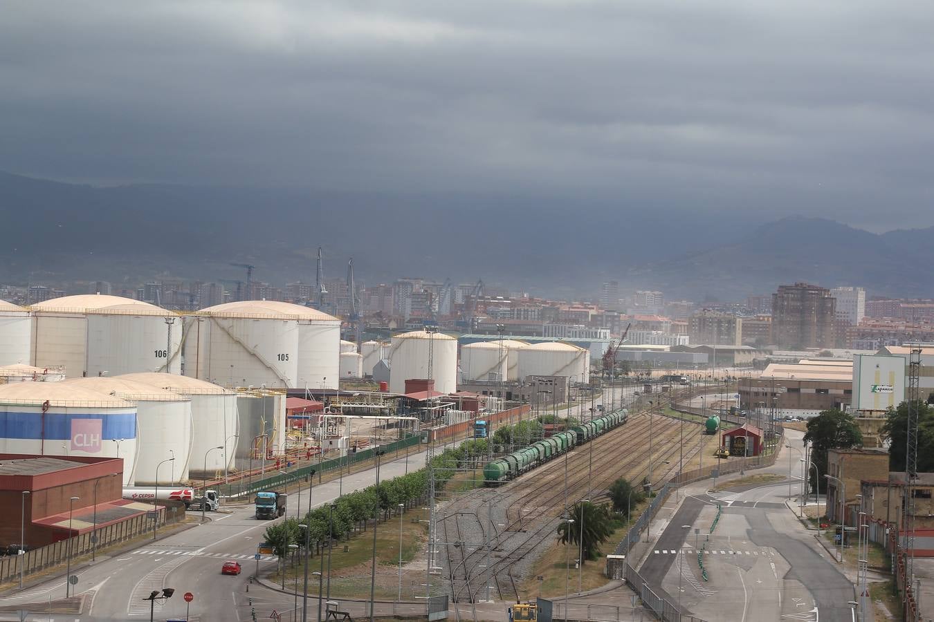 Una nube de carbón obliga a los bañistas a abandonar las playas