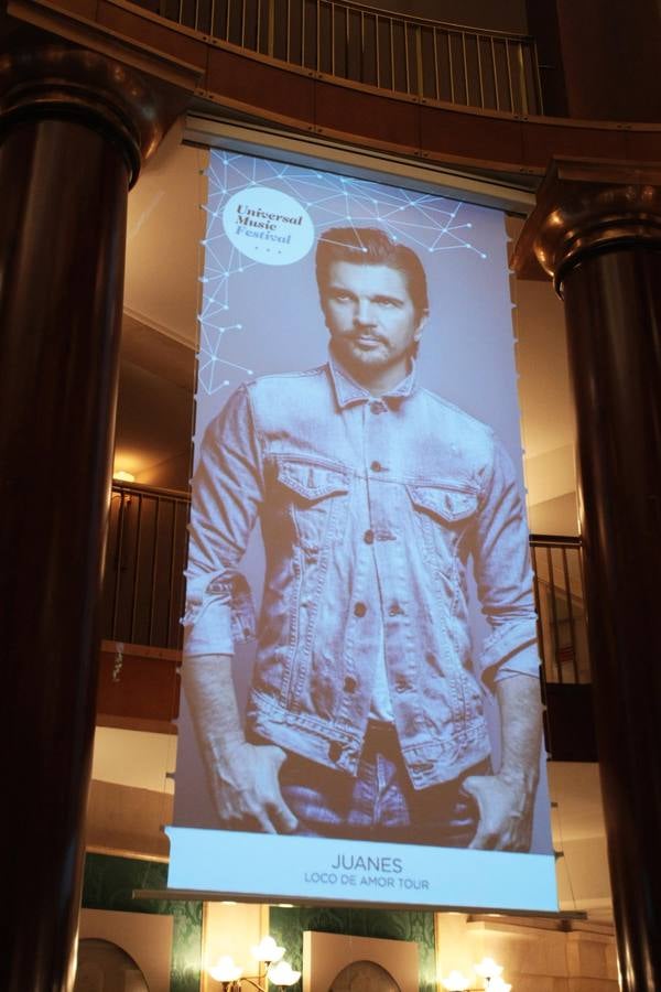 La &#039;locura de amor&#039; de Juanes pone en pie al Teatro Real