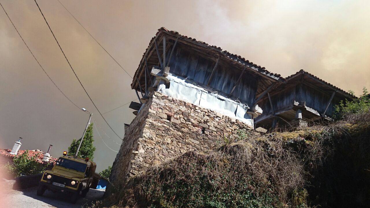 La amenaza del fuego en Tineo