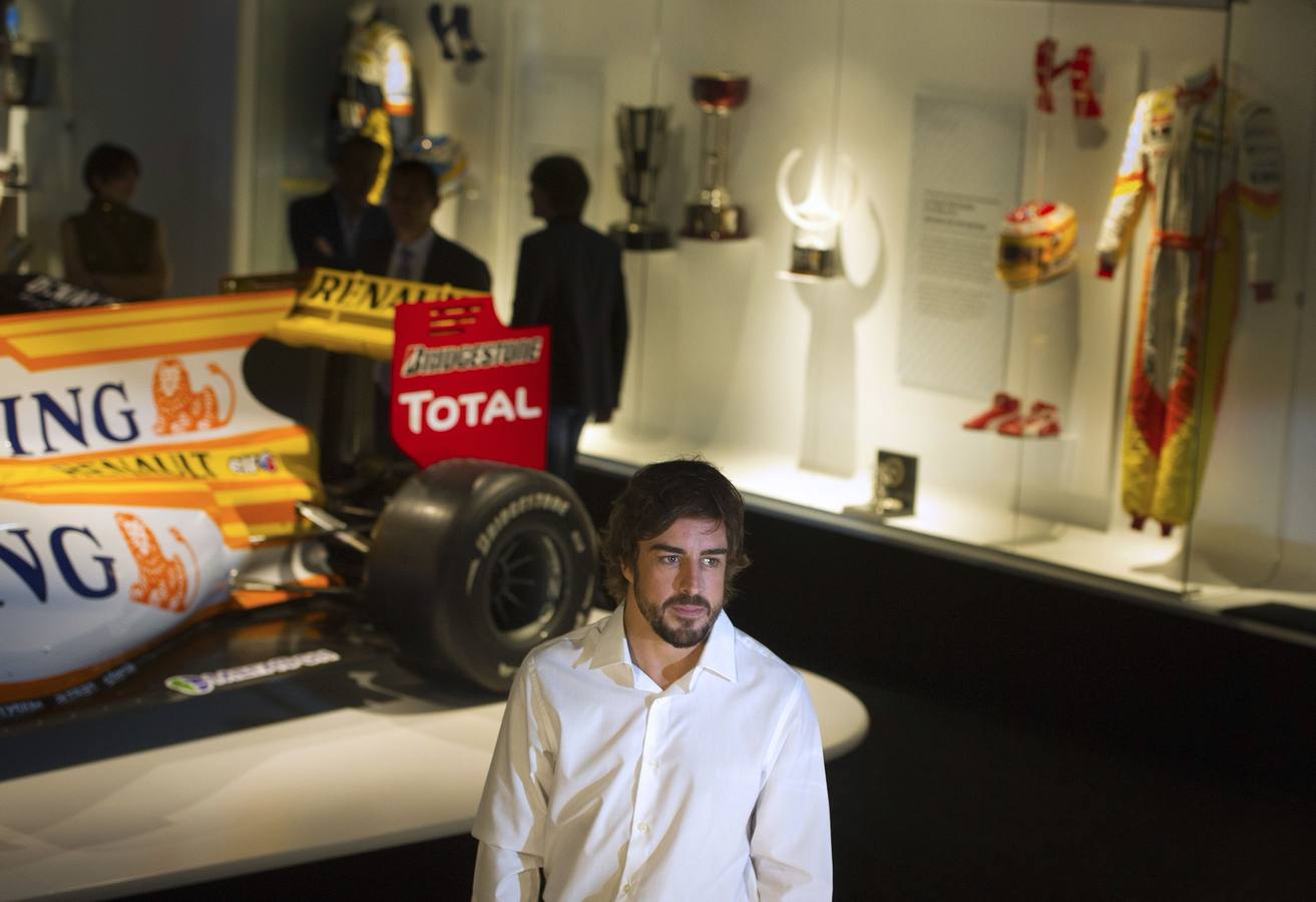 Fernando Alonso en su museo.