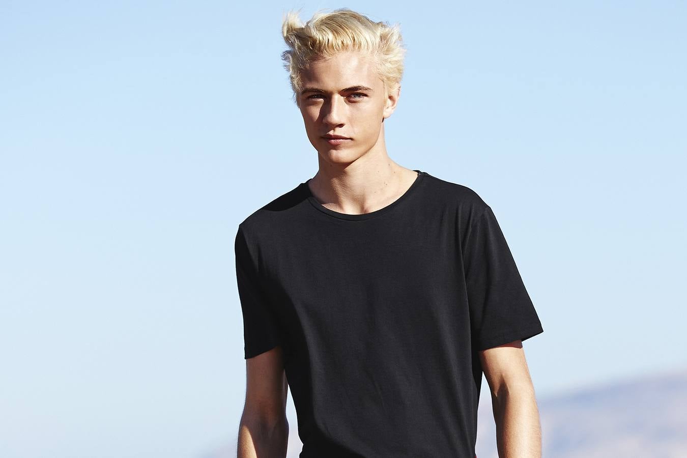 Lucky Blue Smith, el joven de 17 años que arrasa en las pasarelas y las redes sociales