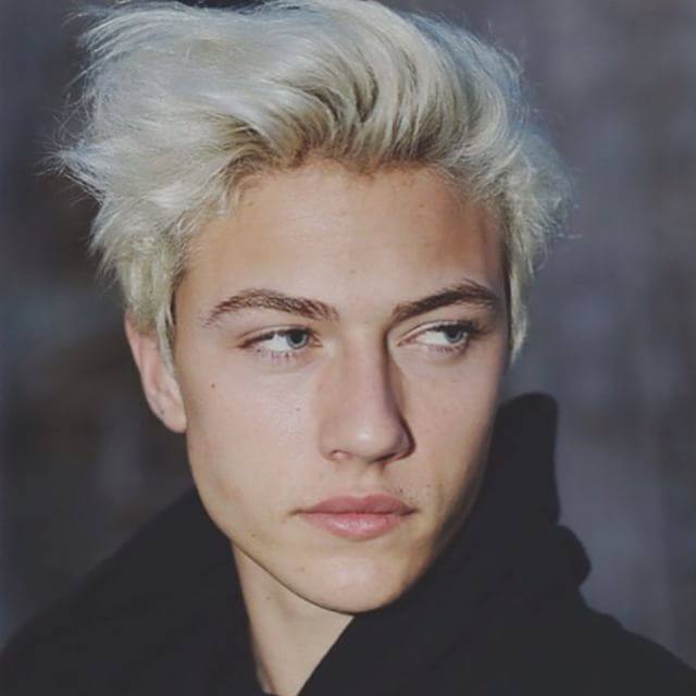 Lucky Blue Smith, el joven de 17 años que arrasa en las pasarelas y las redes sociales