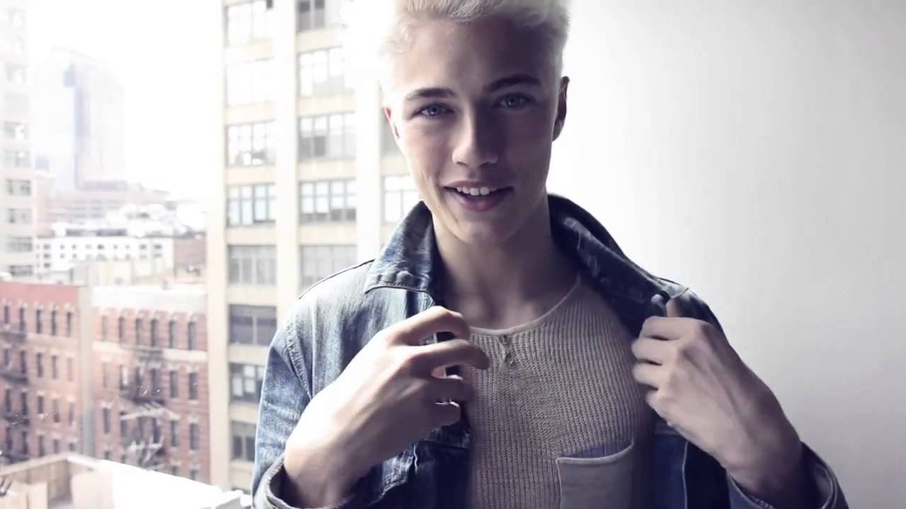 Lucky Blue Smith, el joven de 17 años que arrasa en las pasarelas y las redes sociales