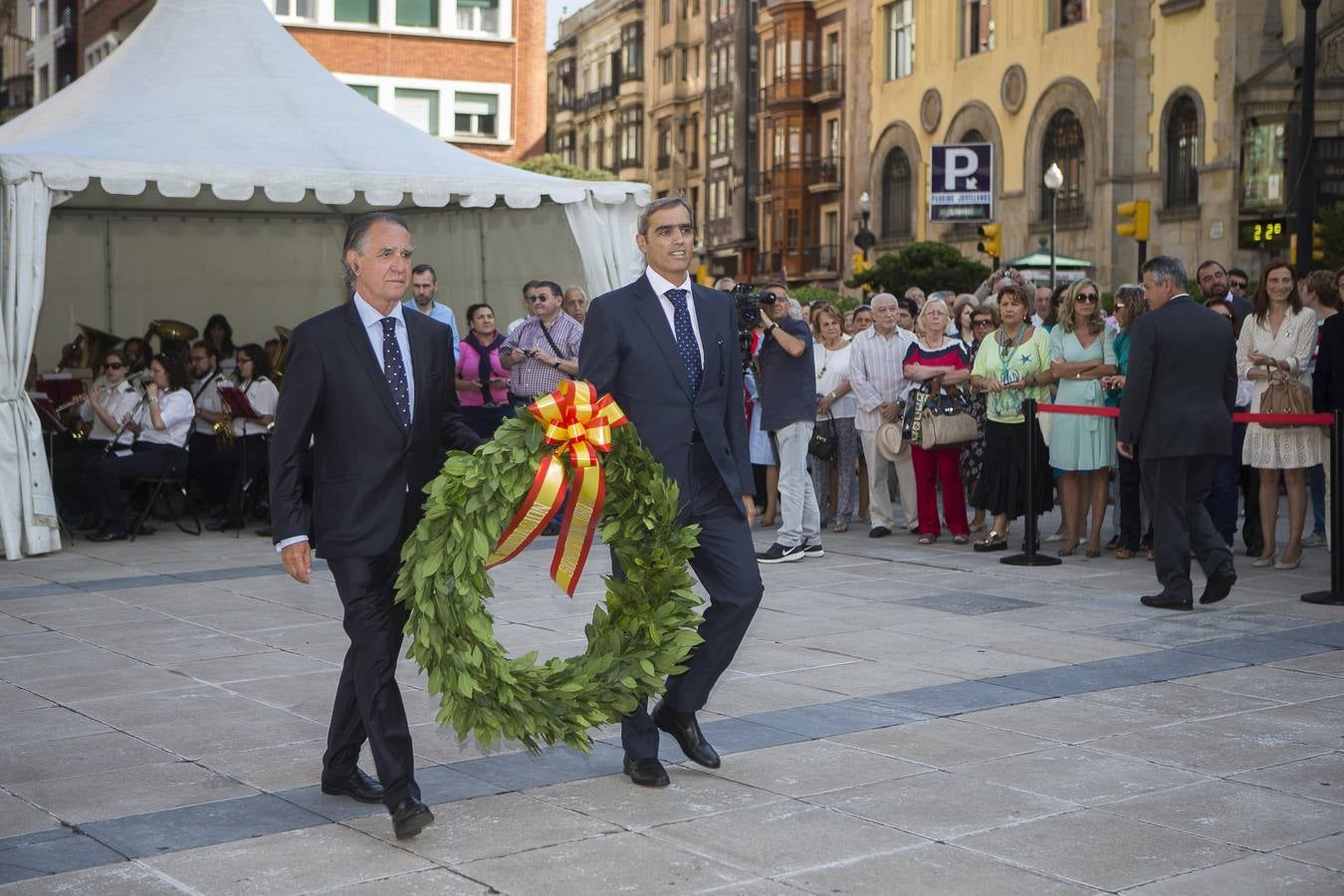 Ofrenda floral a Jovellanos en Gijón