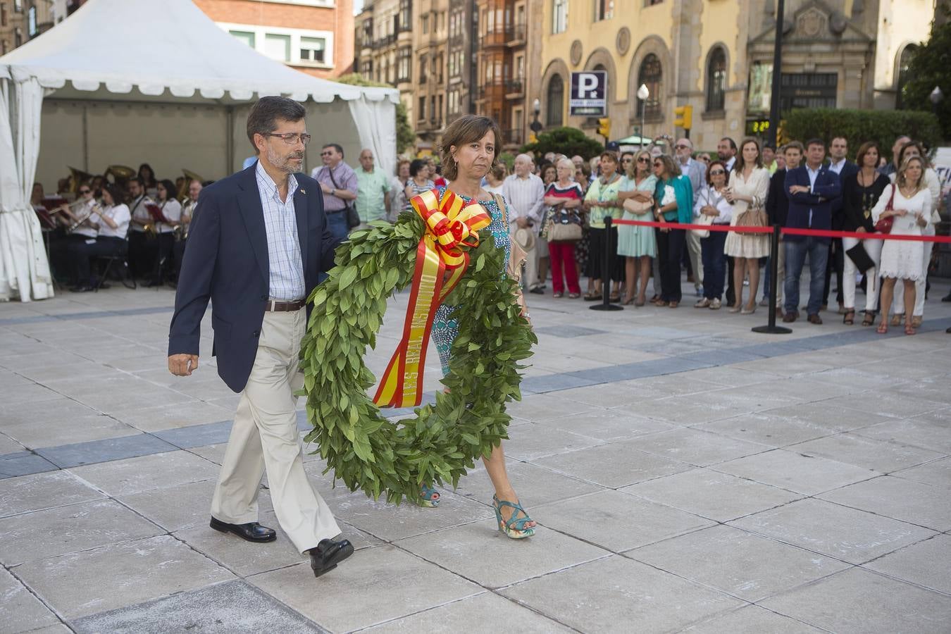 Ofrenda floral a Jovellanos en Gijón