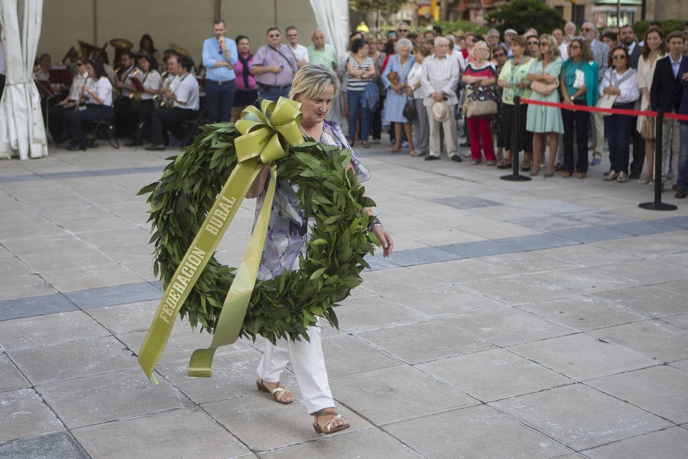 Ofrenda floral a Jovellanos en Gijón