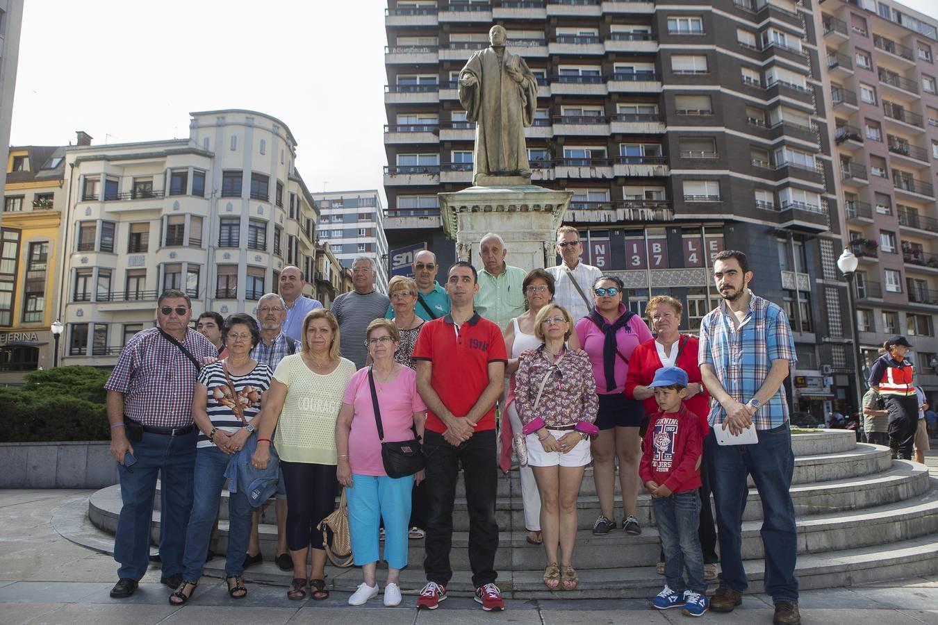 Ofrenda floral a Jovellanos en Gijón