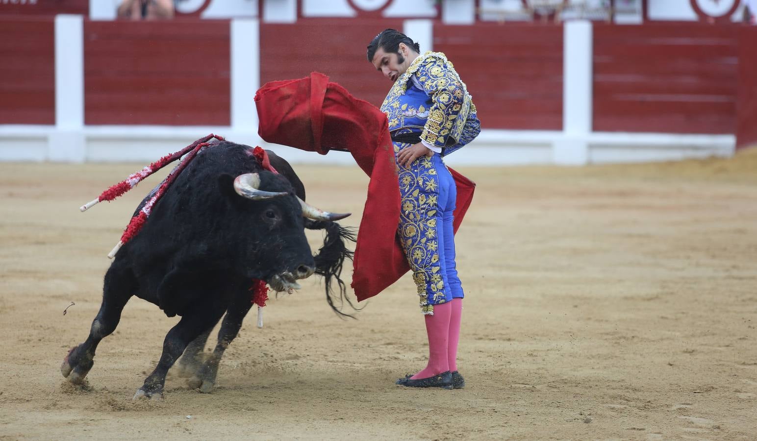 Triunfan Morante, Castella y Manzanares en la segunda corrida de feria