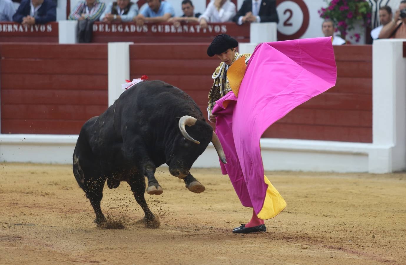 Triunfan Morante, Castella y Manzanares en la segunda corrida de feria