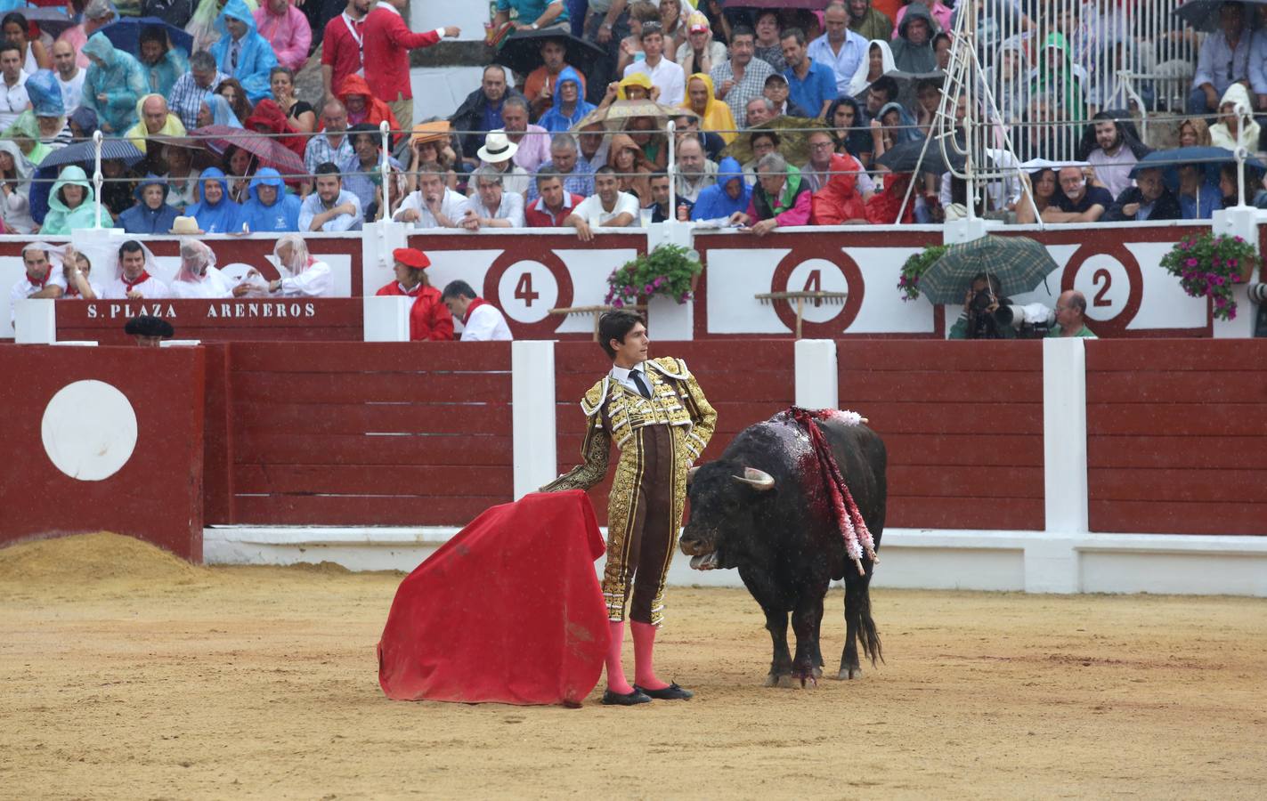 Triunfan Morante, Castella y Manzanares en la segunda corrida de feria