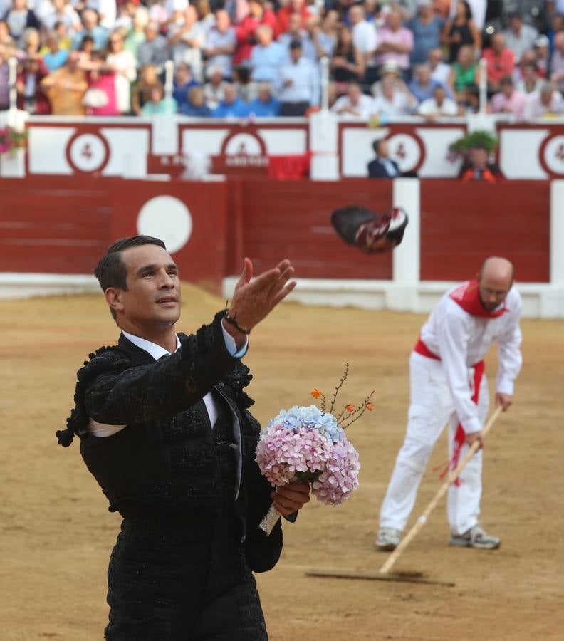 Triunfan Morante, Castella y Manzanares en la segunda corrida de feria