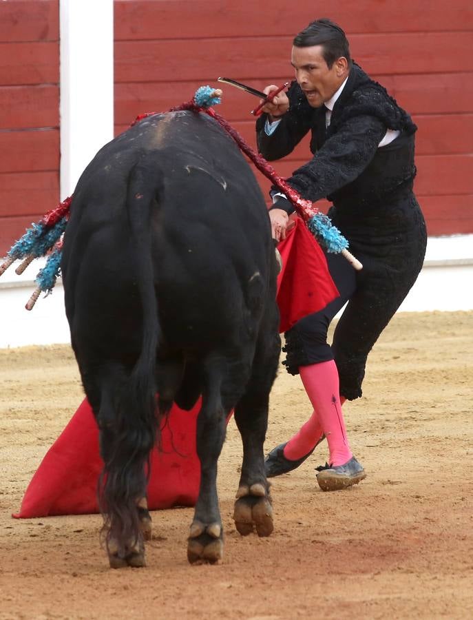 Triunfan Morante, Castella y Manzanares en la segunda corrida de feria