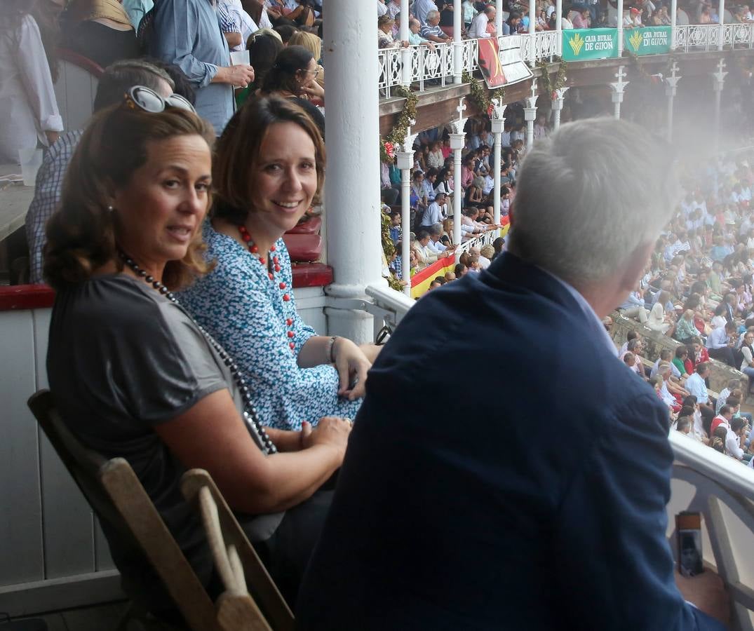 Triunfan Morante, Castella y Manzanares en la segunda corrida de feria