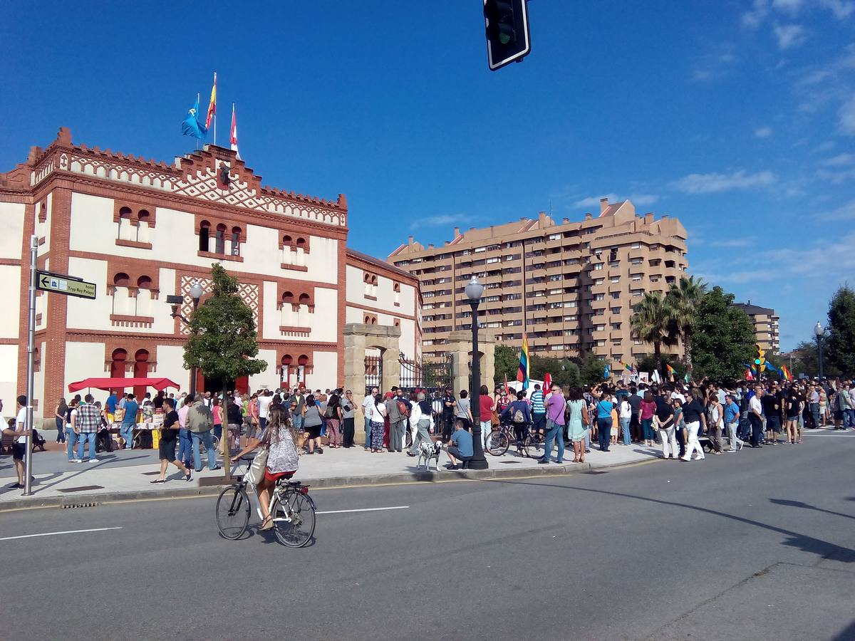 Manifestación antitaurina por las calles de Gijón