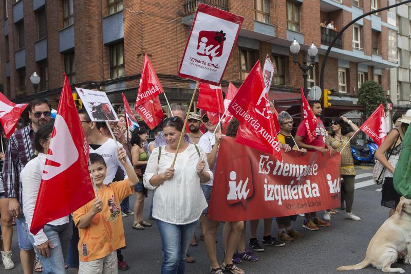 Manifestación antitaurina por las calles de Gijón