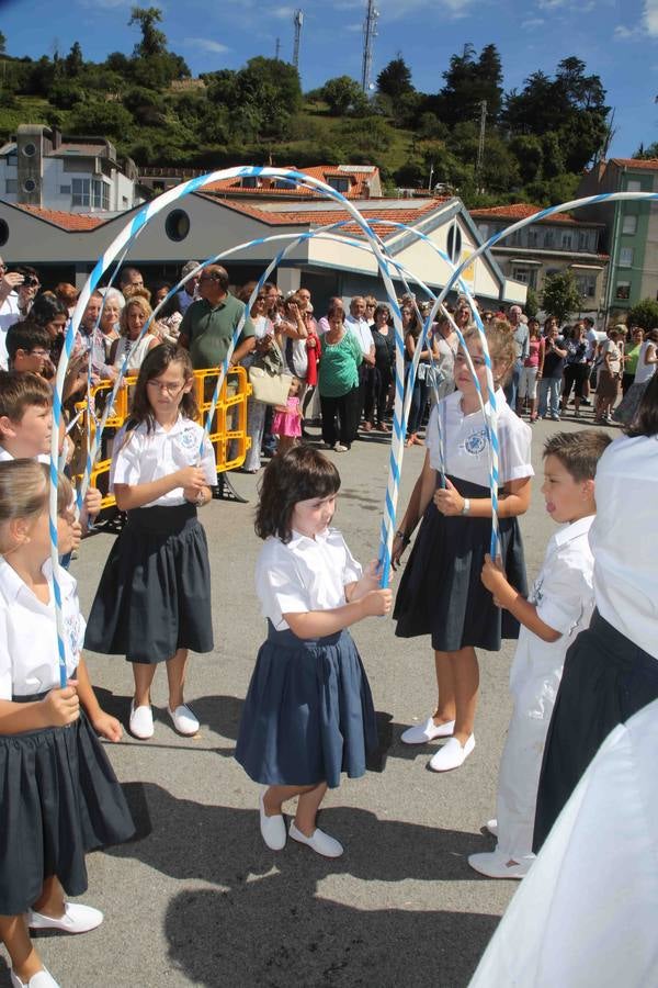 Multitudinaria procesión marinera en Ribadesella