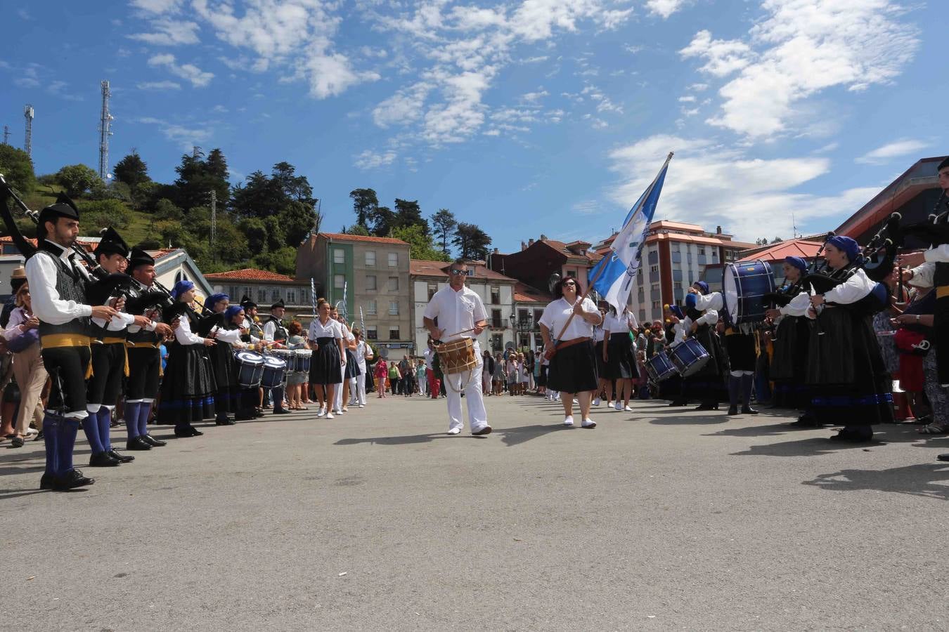 Multitudinaria procesión marinera en Ribadesella