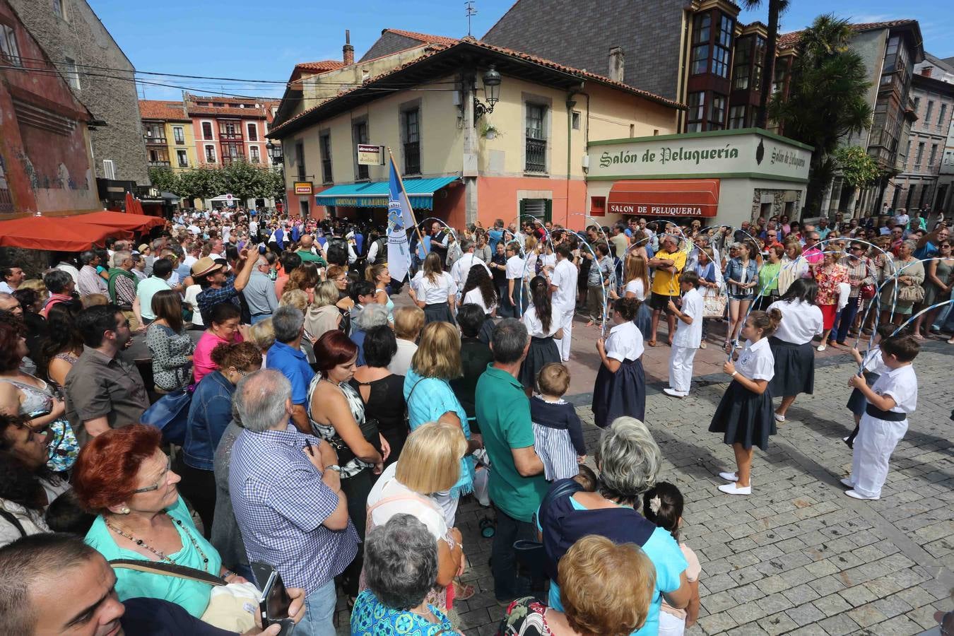 Multitudinaria procesión marinera en Ribadesella