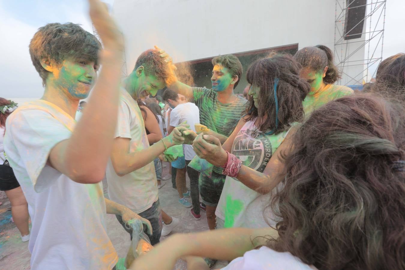 La Holy Party llena de color el Centro Niemeyer de Avilés