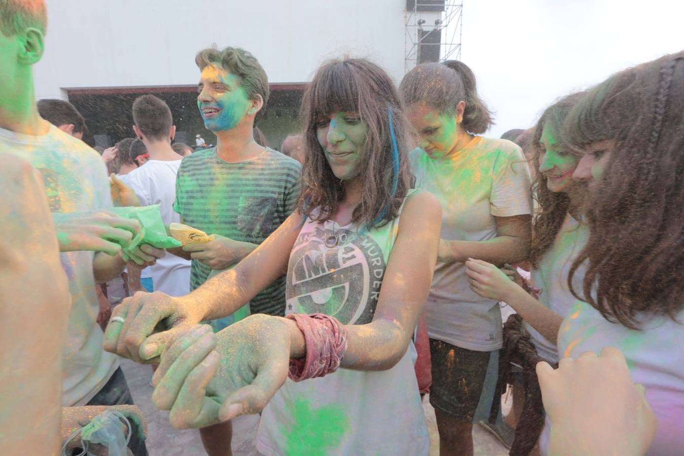 La Holy Party llena de color el Centro Niemeyer de Avilés