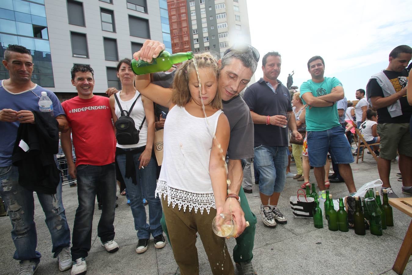 La Fiesta de la Sidra Natural de Gijón cierra entre multitudes