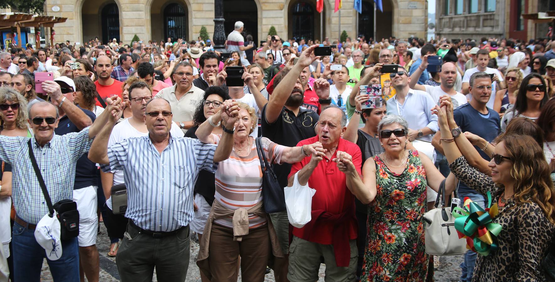 La Fiesta de la Sidra Natural de Gijón cierra entre multitudes