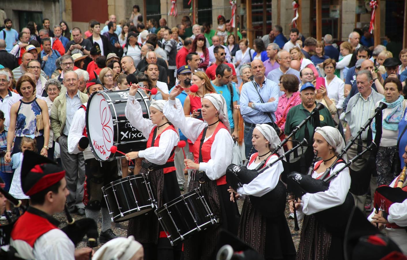 La Fiesta de la Sidra Natural de Gijón cierra entre multitudes