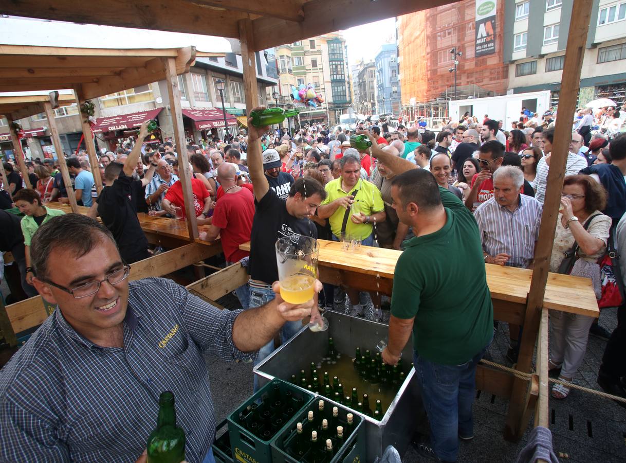 La Fiesta de la Sidra Natural de Gijón cierra entre multitudes