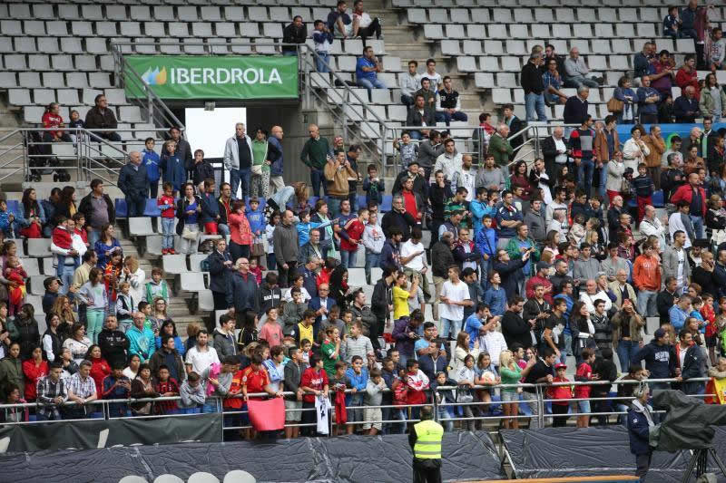 Baño de multitudes de &#039;La Roja&#039; en el Tartiere