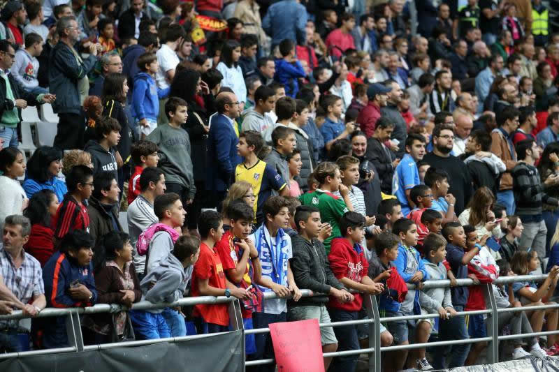 Baño de multitudes de &#039;La Roja&#039; en el Tartiere