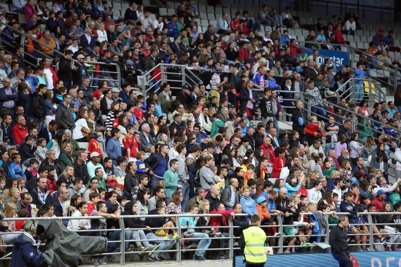 Baño de multitudes de &#039;La Roja&#039; en el Tartiere