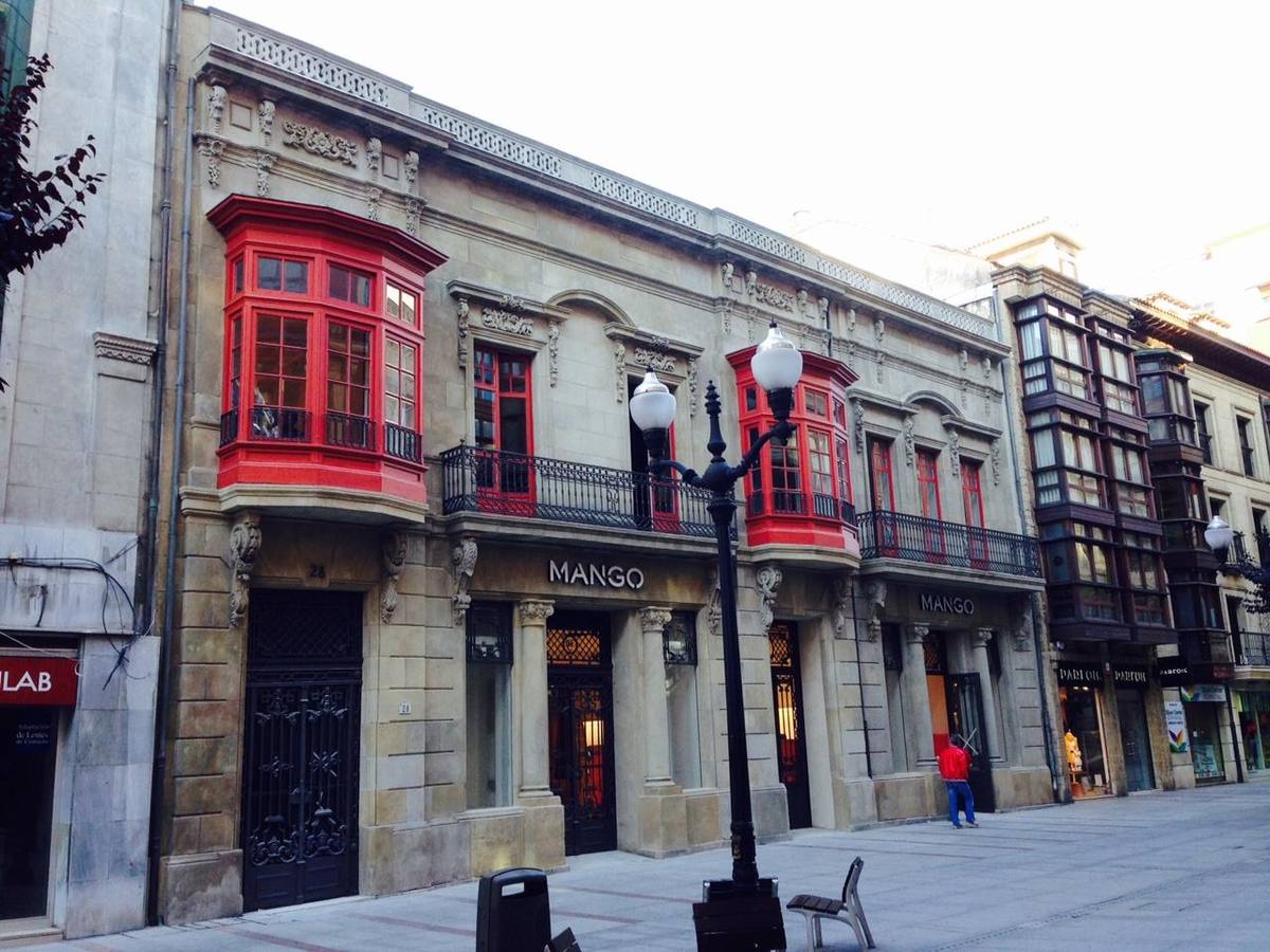 Así es el interior de la nueva tienda de Mango de Gijón