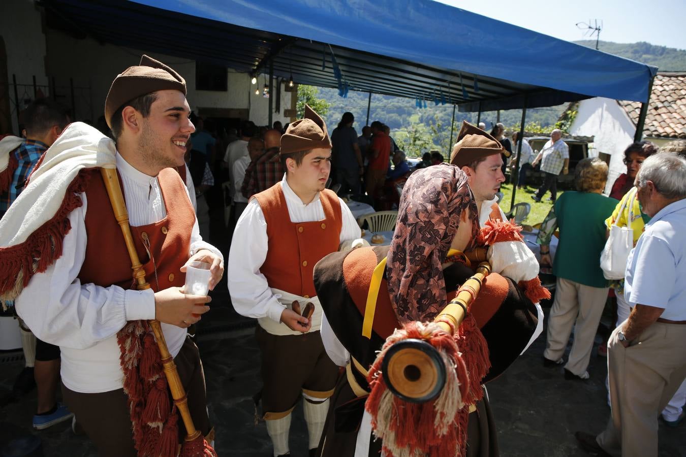 Multitudinaria romería de la Virgen de El Carbayu