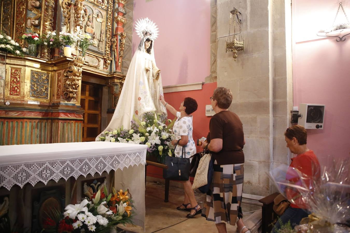 Multitudinaria romería de la Virgen de El Carbayu